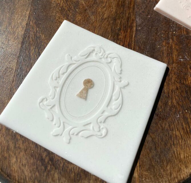 Tampon biscuit, fée, serrure style baroque